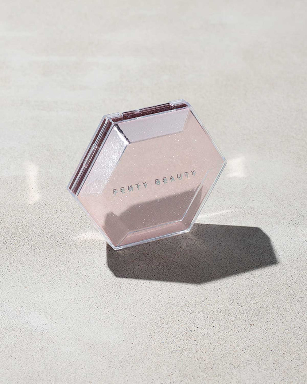 Хайлайтер Fenty Beauty Diamond Bomb All-Over Diamond Veil, оттенок How Many Carats?!