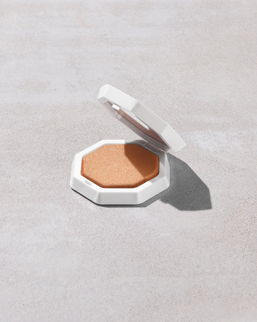 Хайлайтер Fenty Beauty Demi'glow Light-Diffusing Highlighter, оттенок Trophies in Truffle