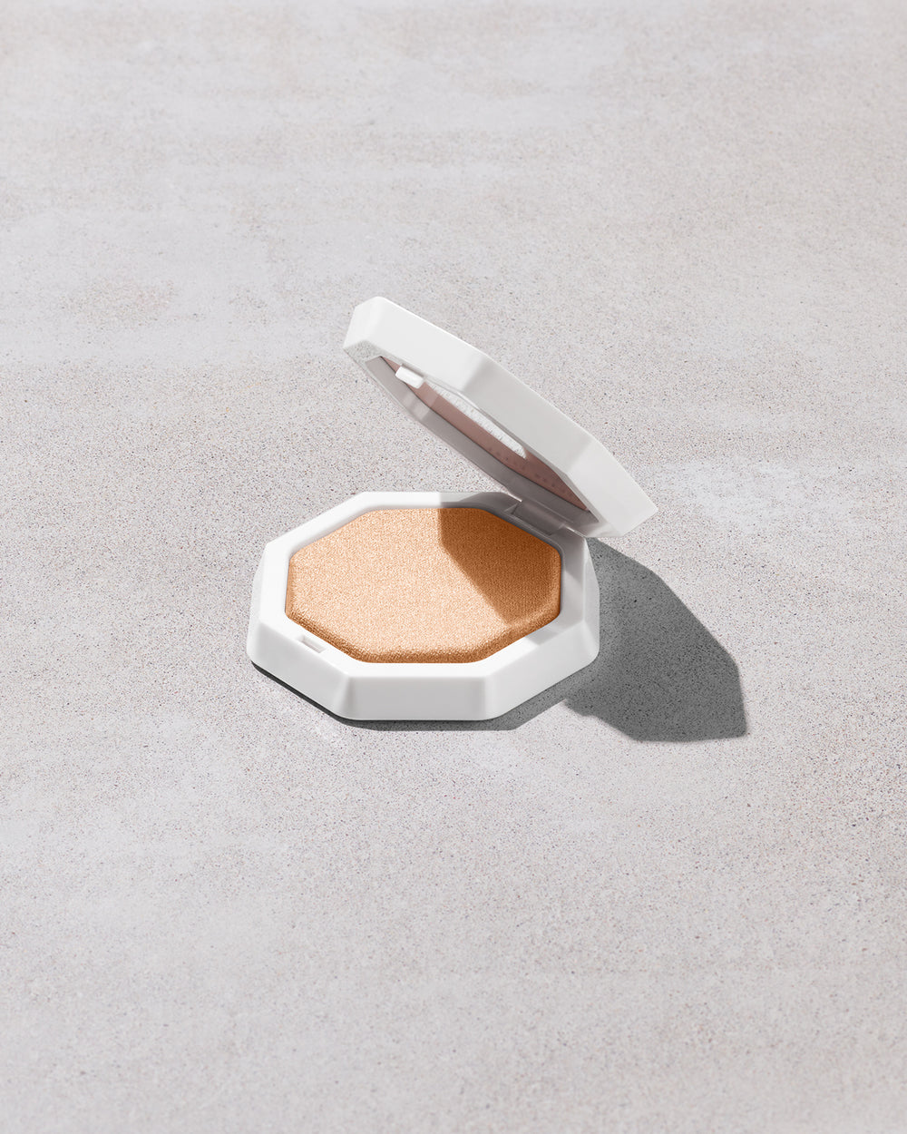 Хайлайтер Fenty Beauty Demi'glow Light-Diffusing Highlighter, оттенок Prosecco