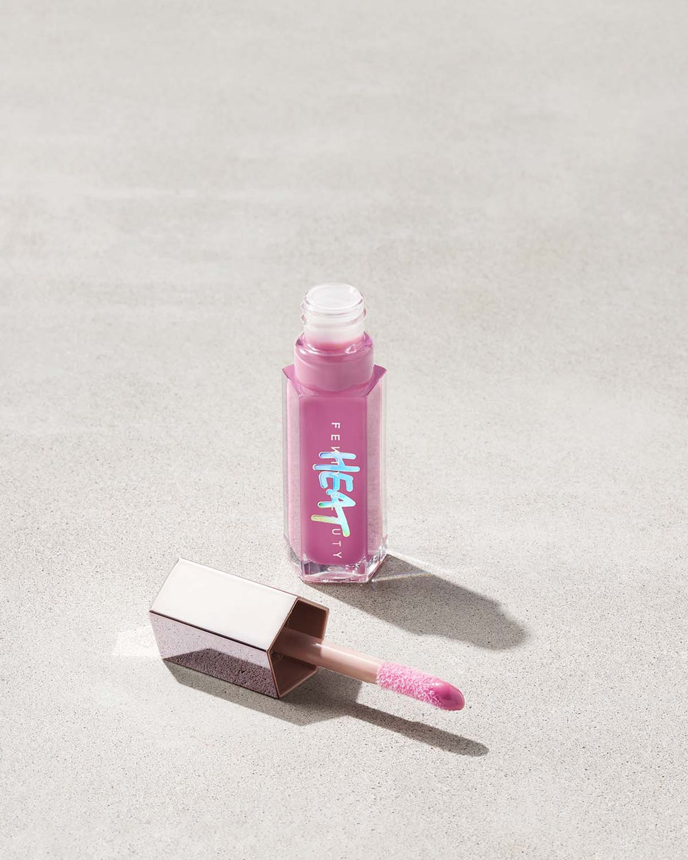 Блеск для губ Fenty Beauty Gloss Bomb Heat Universal Lip Luminizer + Plumper, оттенок Lavender Savage