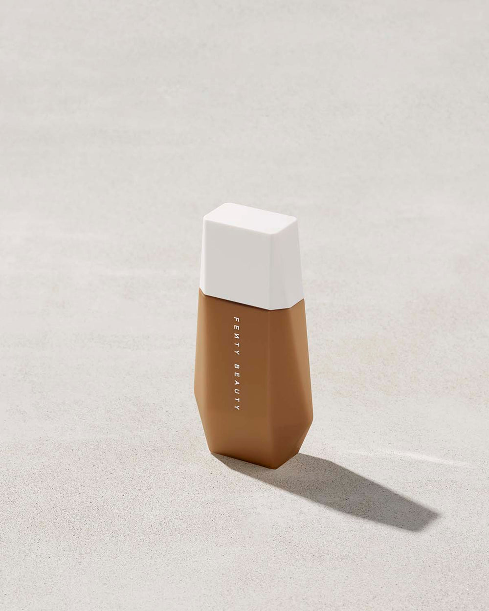 Тональный тинт Fenty Beauty Eaze Drop Lightweight Blurring Skin Tint, оттенок 18