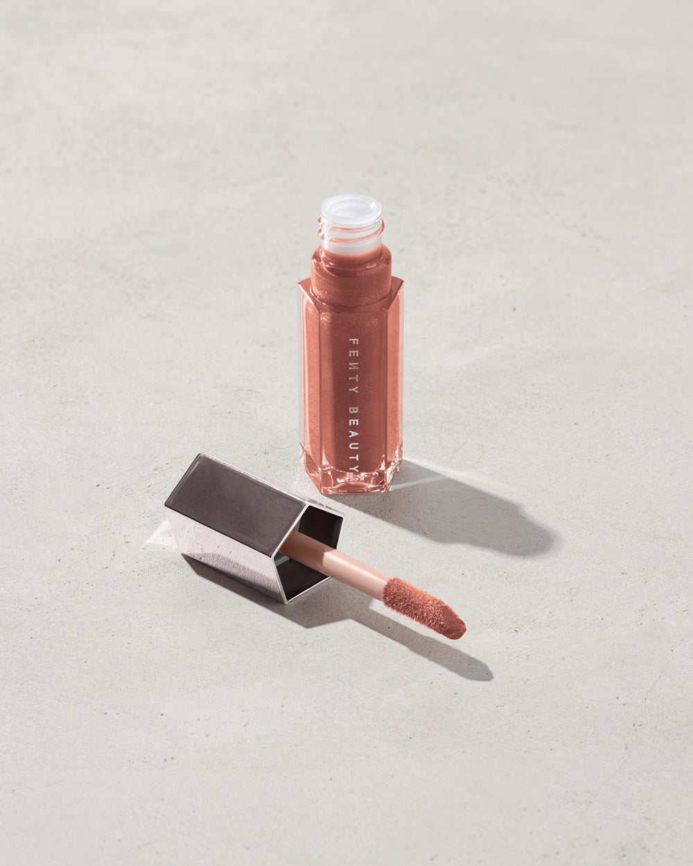 Блеск для губ Fenty Beauty Gloss Bomb Universal Lip Luminizer, оттенок Fenty Glow