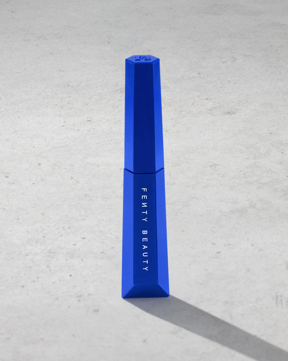 Тушь для ресниц Fenty Beauty Hella Thicc Volumizing Mascara, оттенок Elec'Trip Blue
