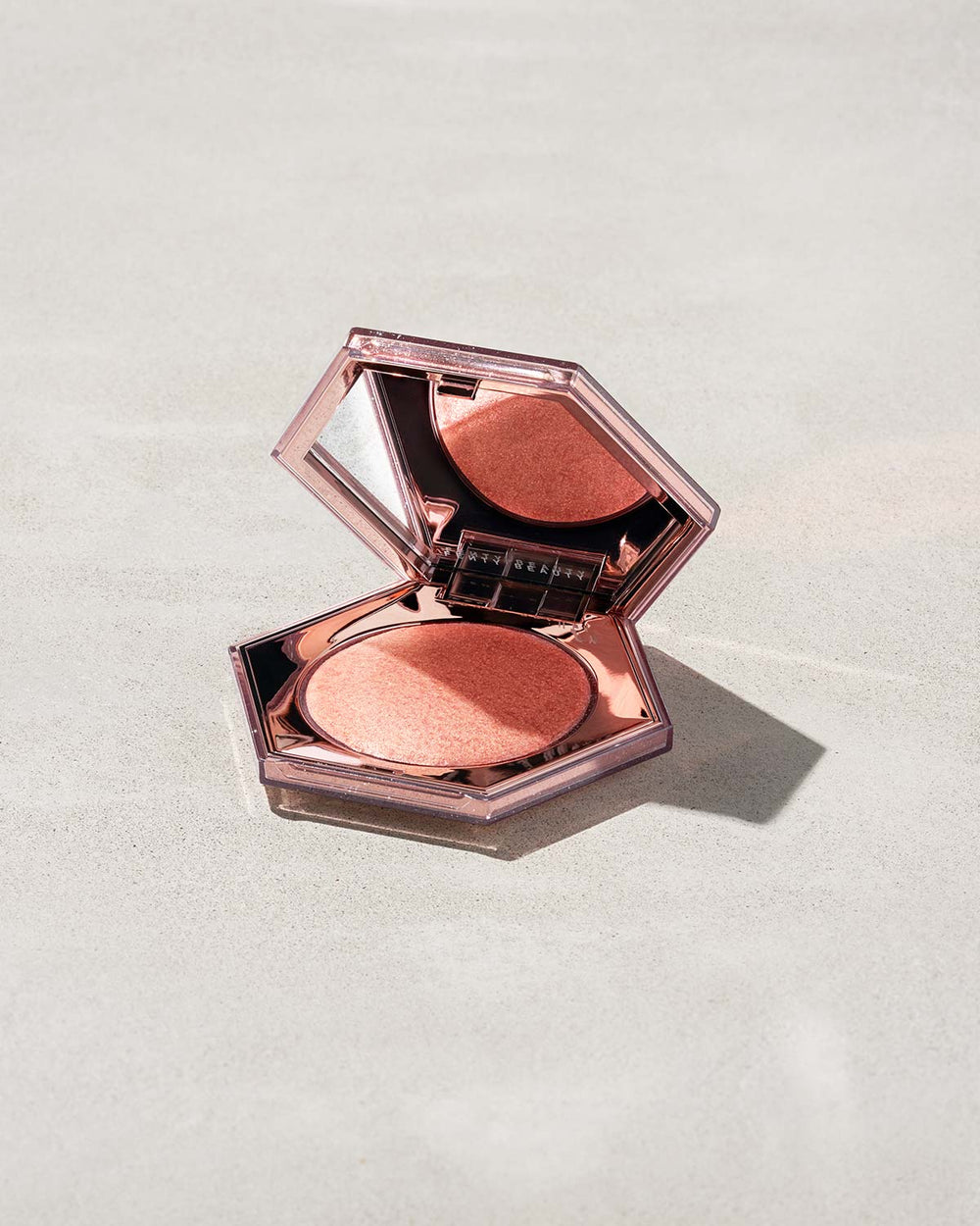 Хайлайтер Fenty Beauty Diamond Bomb All-Over Diamond Veil, оттенок Rosé Rave