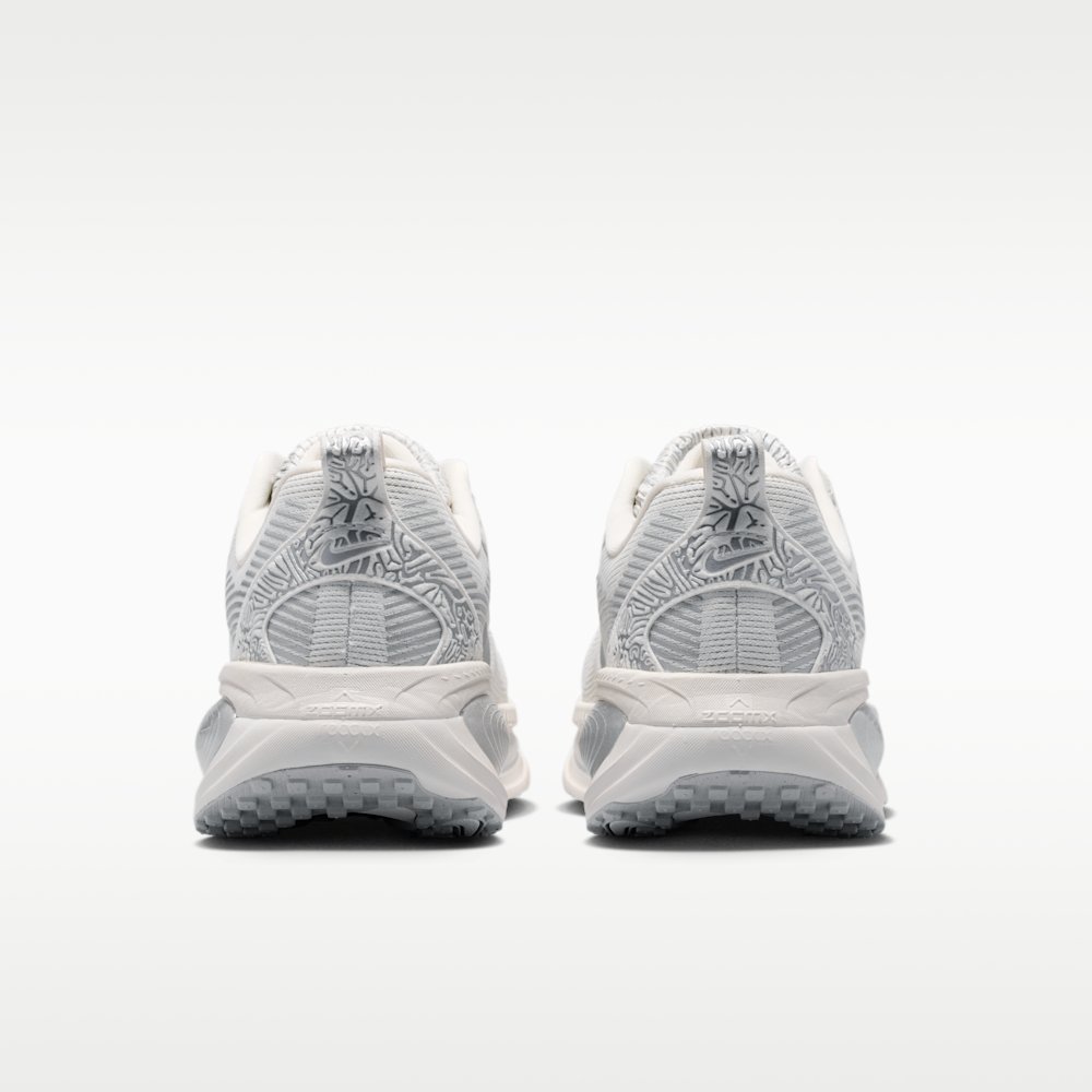 Кроссовки для бега женские Nike Vomero 18 SE