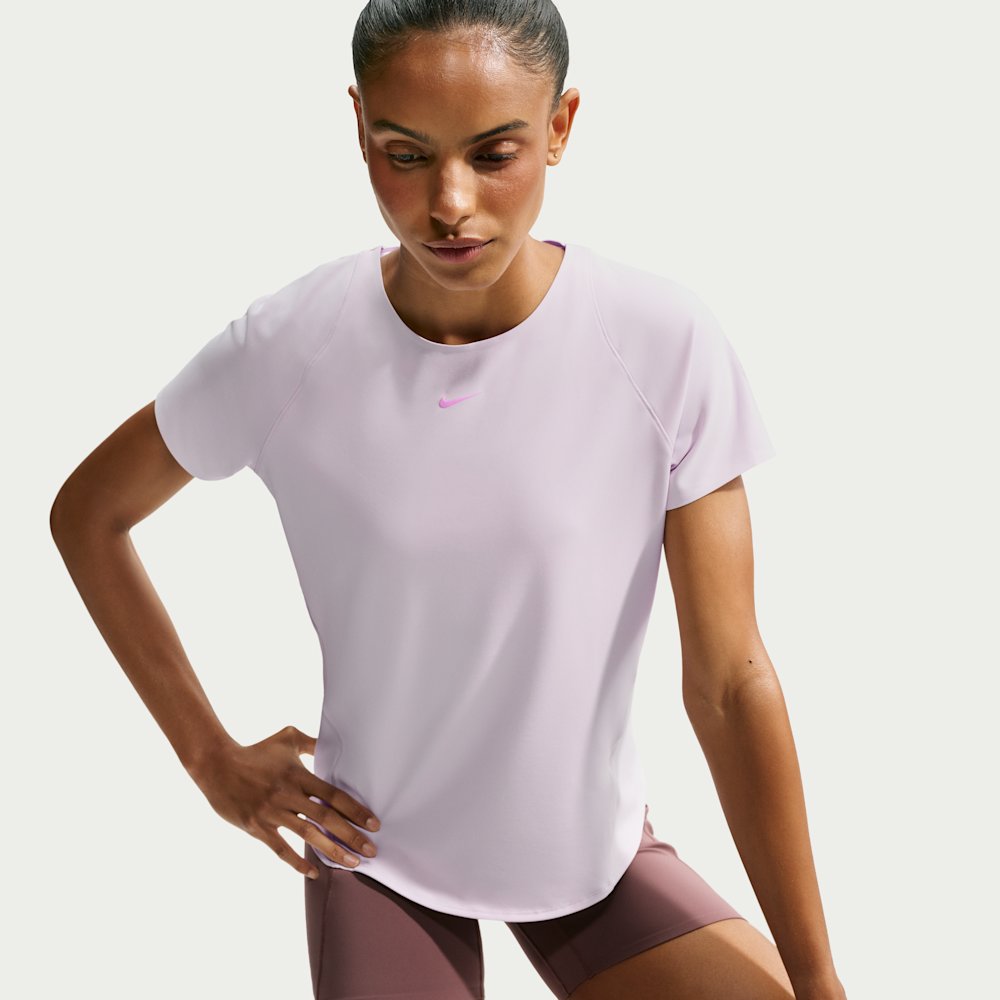 Футболка женская Nike Universa